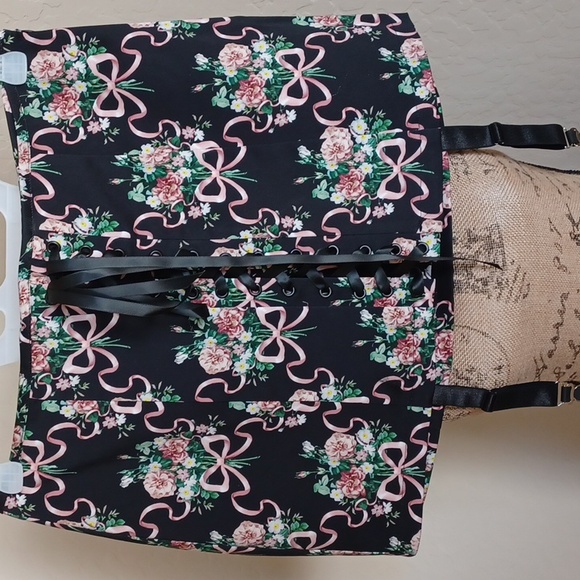 DOLLSKILL WIDOW XXL BLACK/floral ribbon print lace up front and gaters zip side - Picture 7 of 10